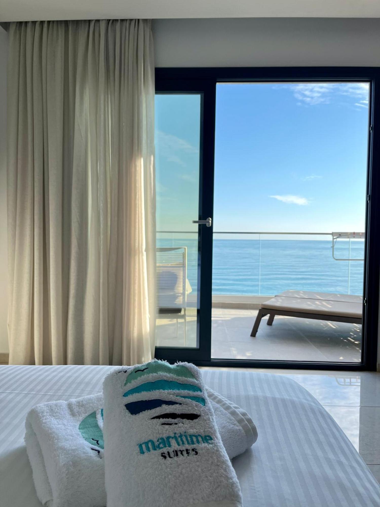 Maritime Suites Херсонисос Екстериор снимка