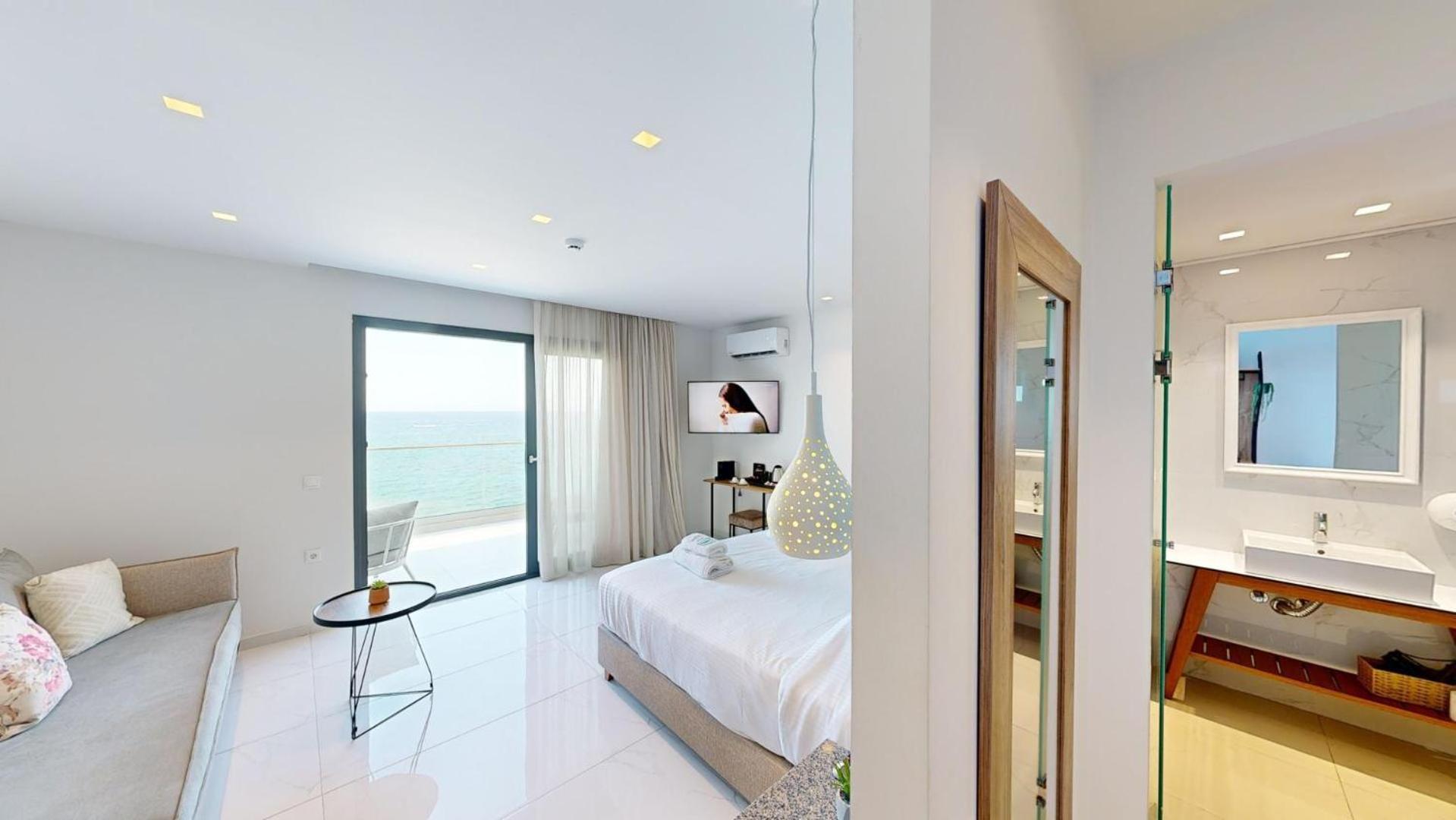 Maritime Suites Херсонисос Екстериор снимка